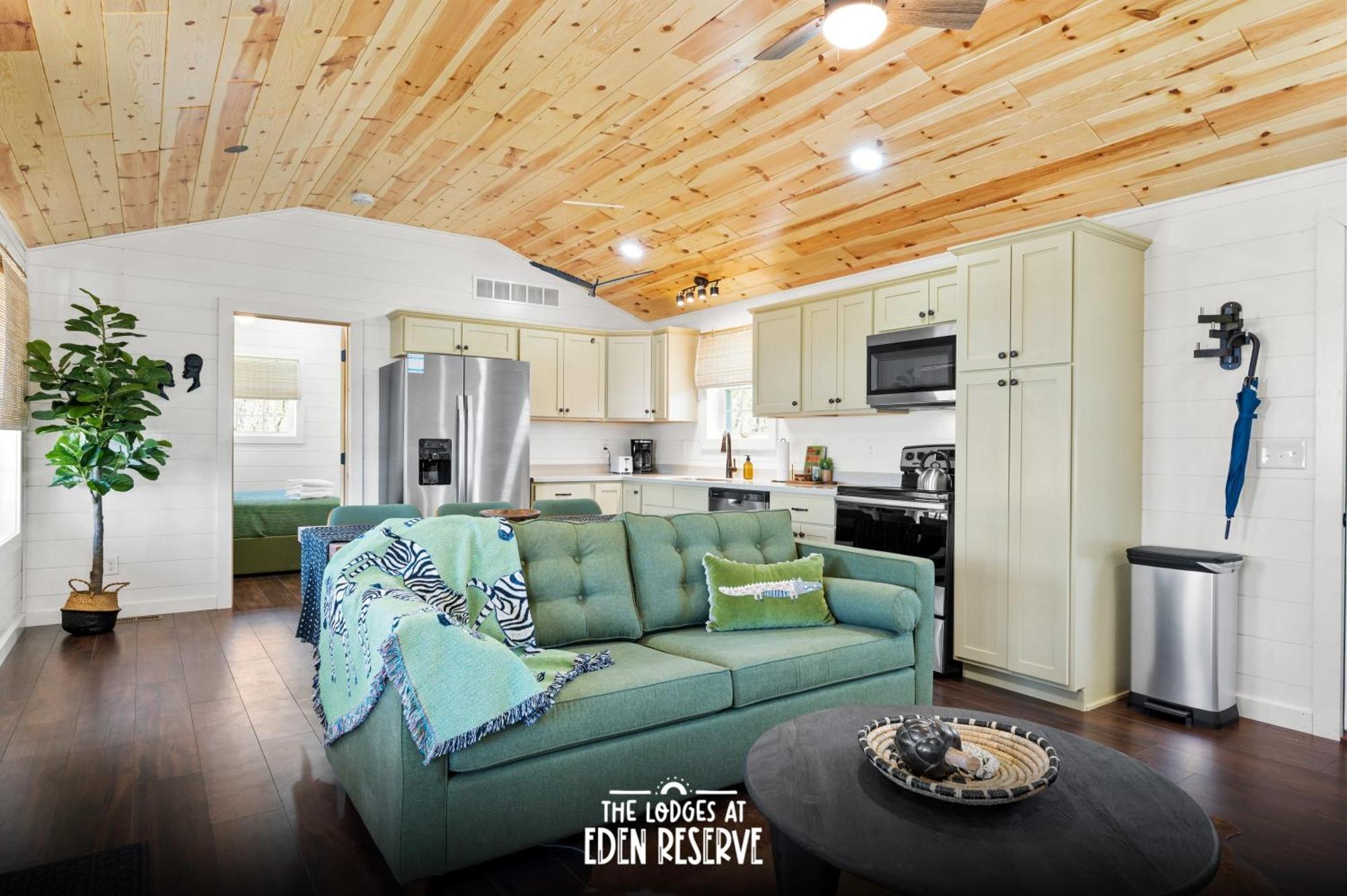 The Lodges At Eden Reserve - Pet Friendly Cabins Near Ark Williamstown Bagian luar foto