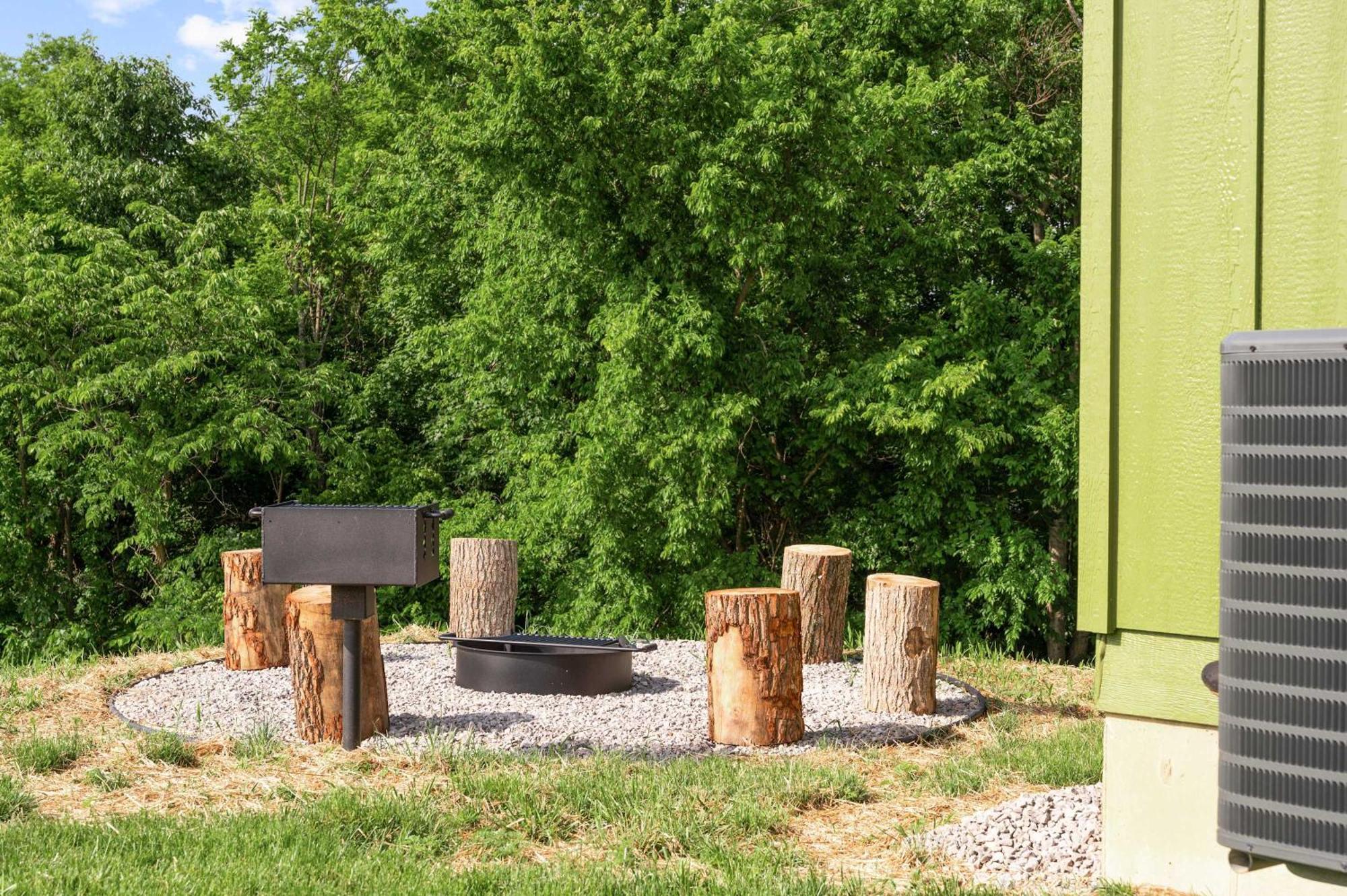 The Lodges At Eden Reserve - Pet Friendly Cabins Near Ark Williamstown Bagian luar foto